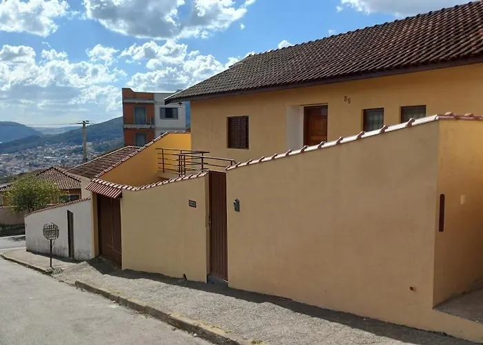 Casa amarela - Perto do Centro